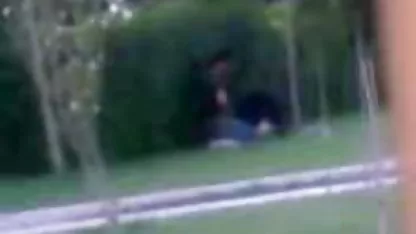 El marido vuelve a casa, y la esposa ver videos pornos bien calientes con su amante