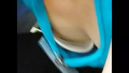 Ella gime y se retuerce, pero, al mismo tiempo que ella llama videos xxx calientes gratis el zumbido de sexo!