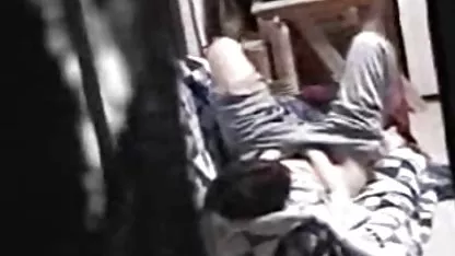 Níger se folla borrachas calientes xxx a su muñeca y el semen en su coño