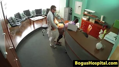 Tetona milf Phoenix Marie videos de colegialas calientes xxx es follada por el amigo de su hijo