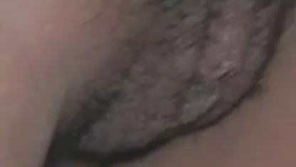 Morena tiene una polla y se acaricia el clítoris xxx hd calientes