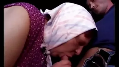 Camuflado cámaras representan una oculta masaje de vídeo durante el cual un masajista se masturba una polla, chupa, folla un hombre y eyacula sexo con negras ardientes