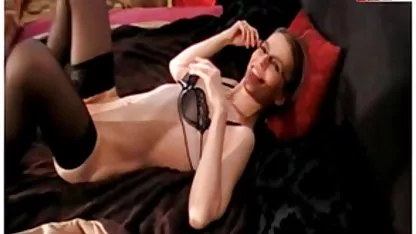 Dos tios a torcer una chica videos gratis de chicas ardientes Japonesa en diferentes poses