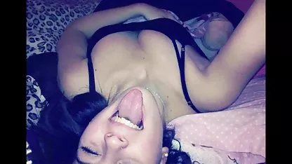 Dobla la perra en varias poses y se masturba en su videos pornos mujeres ardientes cara