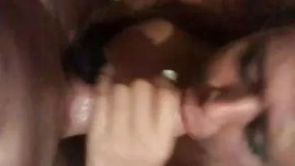 Gordita morena en las medias de los parejas calientes sexo saltos sobre una polla
