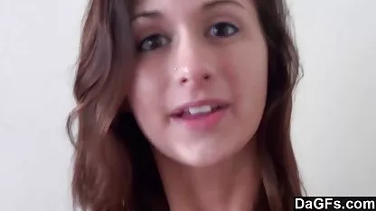 Un poco de coqueteo, dulce charla, y de pronto la chica ya es divertido sí misma sexo caliente entre parejas con un torcido, poderoso miembro, de darle patadas con los juguetones dedos