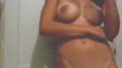 Si quieres tener videos gratis de mujeres calientes sexo con una chica que tiene los pechos grandes, entonces usted no debe parar. Esta chica sacude sus tetas grandes de todo, al final se corre en su pecho