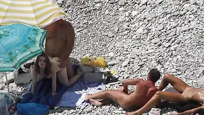 Estudiante xxx viejas calientes joven es follada por un maestro
