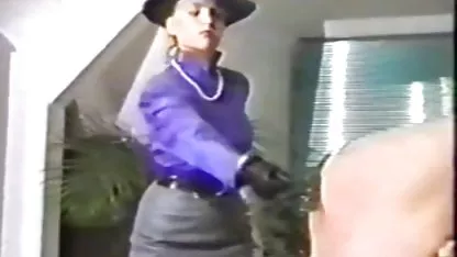 Ella se sentó y tomó a su amiga del pene en su videos de sexo parejas calientes boca y le dio una jugosa mamada en el aire fresco
