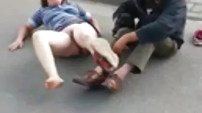 Bonita perra con un miembro entre las piernas sesocaliente se la chupa a un amigo