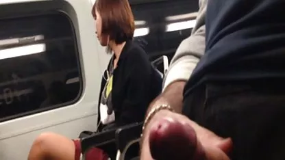Bi chupa la polla xxx de mujeres cachondas de su polla y los dedos acariciar su coño