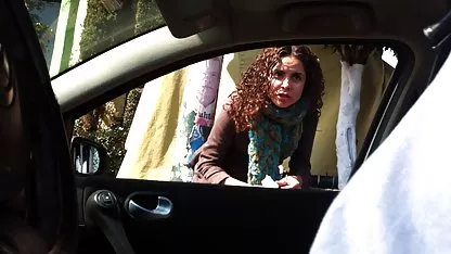 Rubia en ropa sexo hot entre mujeres interior se masturba en la cocina
