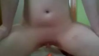 Linda rubia con culo sexo maduras ardientes redondo tatuaje chupa la polla y se la follan