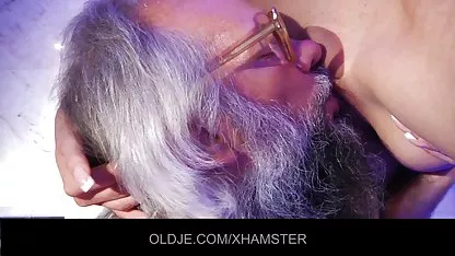 Romántica de videos xxx gratis calientes que el sexo con una delgada morena en el bosque