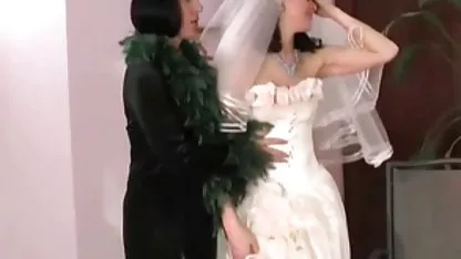 La pelirroja puta se fue a la universidad, donde un grupo de baile caliente sexo depravados lesbianas llevó a todo el mundo, la perra quería ser parte de ellos, pero para esto tendría que ir a través de un duro, gangbang de toda la banda, donde ella se vería en apuros con dildos de espesor y strapons