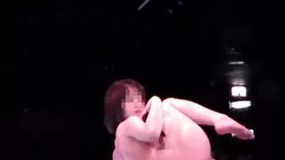 Las amigas se videos calientes sexo oral quedaron solos, y decidió disfrutar, con los dedos cada uno de los otros de su coño. Las niñas se estremecía con placer, suavemente lamiendo coño empapado