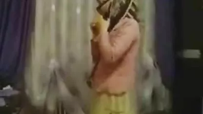 El hombre follandose a su caliente madre hace al hombre una polla masaje