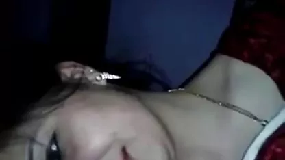 El hombre fue sorprendido por dos depravados vaquillas y videos ardientes sexo el semen en su cara