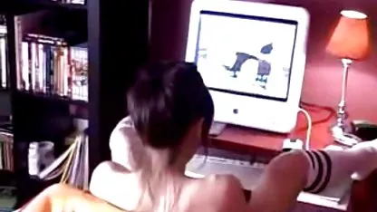 Ashton videos pornos re calientes adolescente pasa a través de la audición a través del sexo