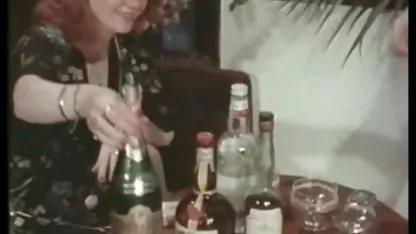Un vecino vino a visitar videos caseros de parejas calientes y se topó con una succión