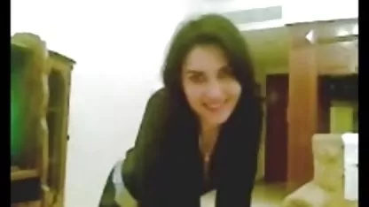 Perra folla su coño y videos chicas hot xxx se muerde los pezones