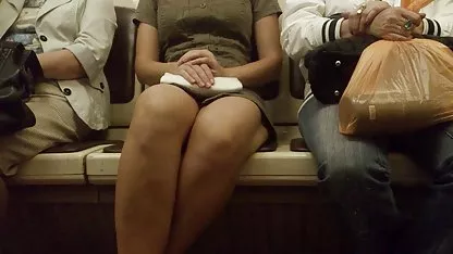 Las chicas jugaron a las cartas por dinero, y cuando una de las parejas pierden, los problemas comenzaron con la amortización de la deuda. Las chicas decidieron castigar a los presuntuosos puta y hacer de ellos lamen sus coños rosa y, a pornhub caliente continuación, el colectivo de lesbianas tema comenzó