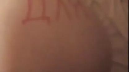 Perra joven acaricia sexo caliente con colegialas su coño mojado