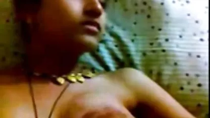 El chico se folla a su esposa de gay sexo caliente la novia mientras ella duerme