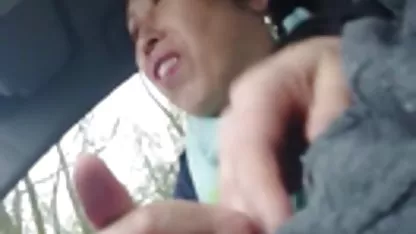 Borracho perra se quitó videos ardientes gratis un cliente y chupa la polla