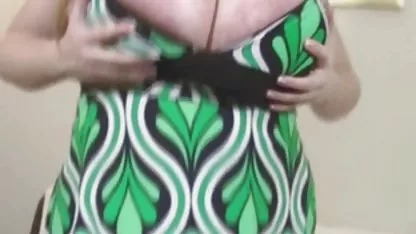 Madura perra le da una mamada delante de la sexo negras calientes cámara