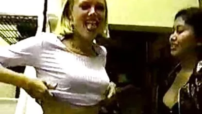 Hadkorn sexo con un gran torso morena mujeres calientes haciendo el amor