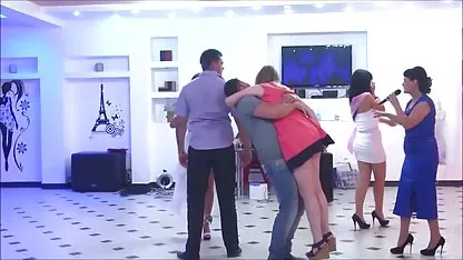 Depravado mamá enseña a videos de borrachas calientes su joven novia leisbane alegrías