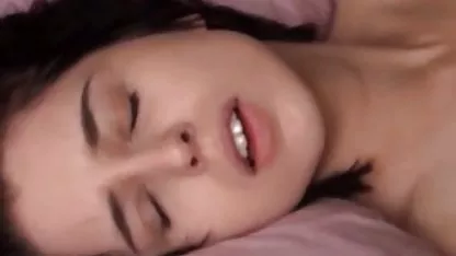 Encantadora sexo caliente parejas nena disfruta de kuni