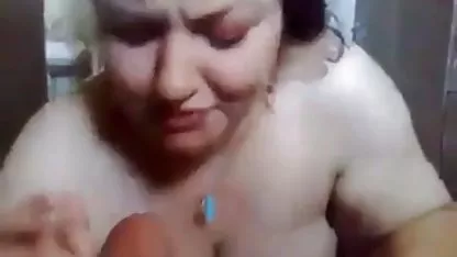 Así que videos calientes xnxx ilumina los encantos que el operador babeado