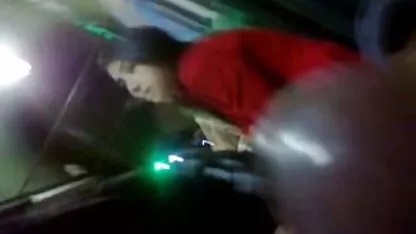 Joven mujer negra se pornos mujeres calientes mete una gran polla