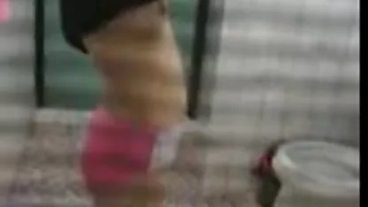 Impresionante, curtido de pollo se masturba en la piscina pornp caliente