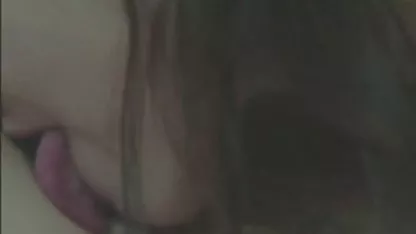Rubia barbie cummings se mete una polla gorda en videos xxx de mujeres calientes su jugoso coño