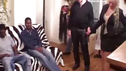 Joven morena alquilado una habitación en un videos travestis calientes hotel Japonés