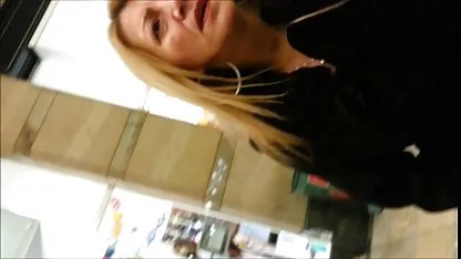 La niña recibe un equipo de dobles en mujeres calientes en hd el club