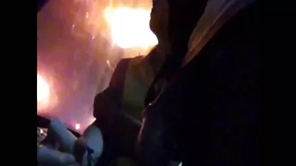 Una joven mujer Asiática estaba muy sorprendido de ver a un hombre delante de él con la piel, con un humano ordinario polla sobresaliendo entre sus piernas. Polla tan dick, pensó la mujer China y comenzó a obstinadamente chicas teniendo sexo caliente chupar