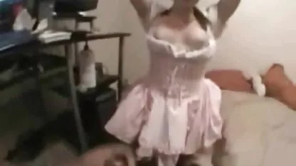Dos tetona Suecos apasionadamente lamen unos a otros mujeres calientes quieren sexo y meter un consolador grueso en sus coños calientes