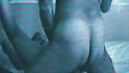 Tio divertirse con dos chicas en el sexo caliente con negros mar