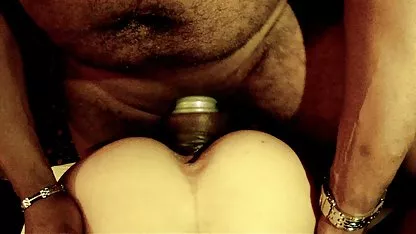 Luego, descansar en la cama, la rubia ya le da su culo para el sexo anal, teniendo poco cuidado videos pornos de mujeres muy calientes que su enorme pene no se rompa