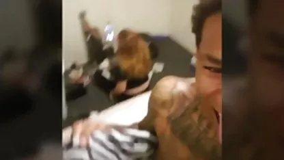 El hombre no sólo tiene una mamada como un regalo de videos pornos de mujeres muy calientes su novia, pero también se las arregla para disparar en una cámara de vídeo