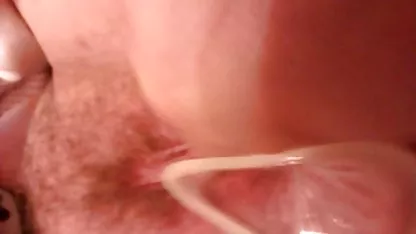 La chica se acaricia el coño afeitado videos pornos de mujeres maduras calientes